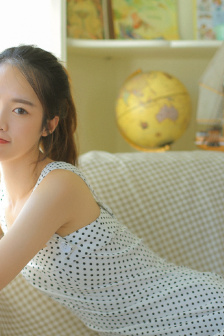 他缓慢而有力的撞着在车里视频